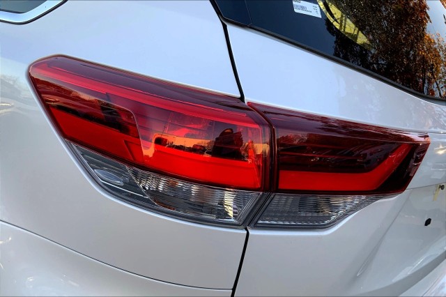 Certified Pre-Owned 2019 Toyota Highlander XLE