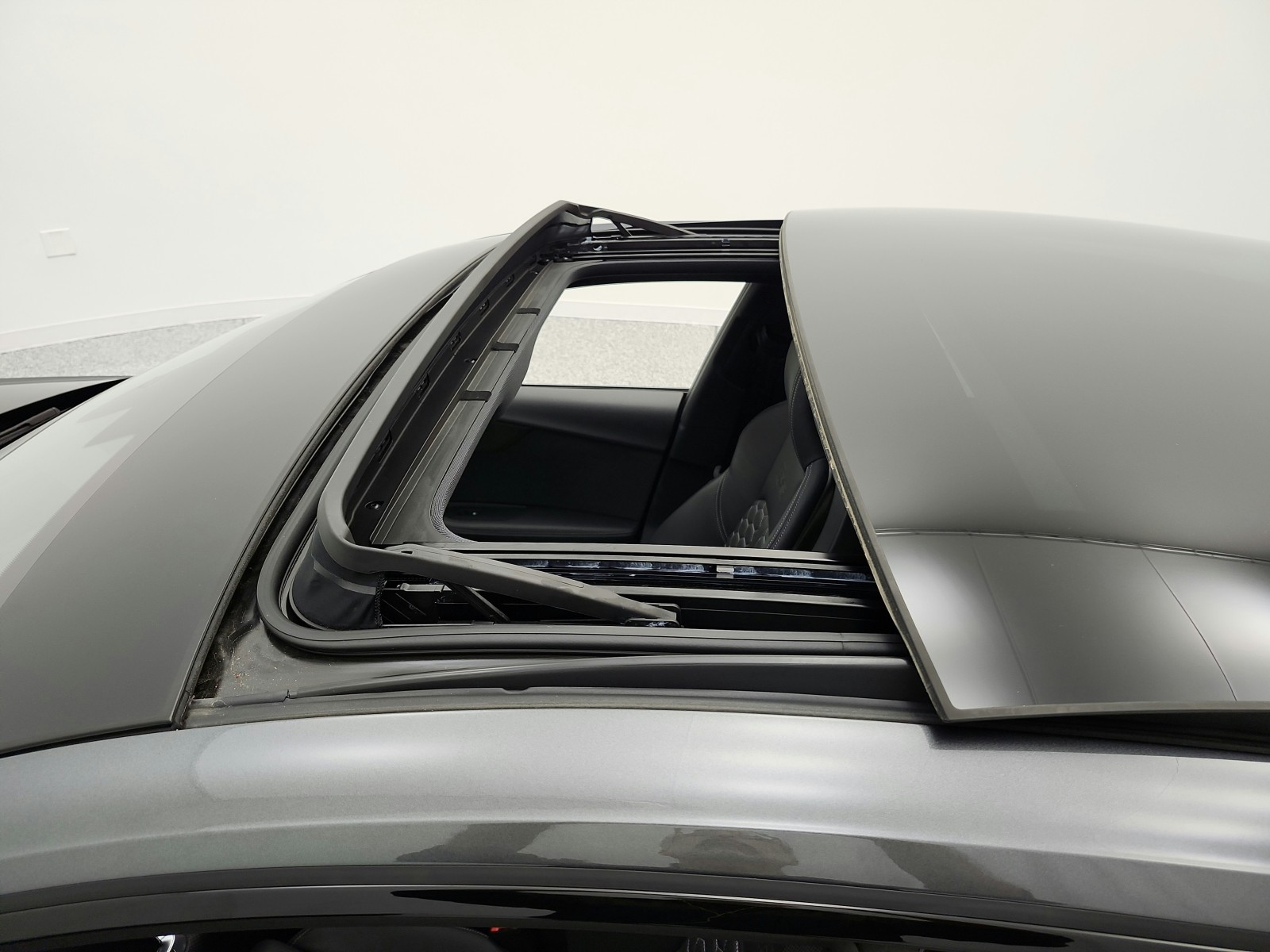 Used 2023 Daytona Gray Pearl Effect Audi 2.9 TFSI quattro image 11