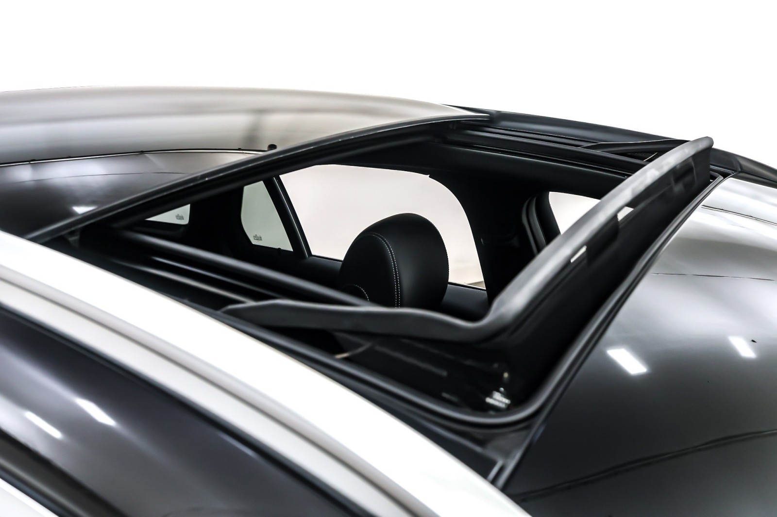 Used 2022 Graphite Grey Metallic Mercedes-Benz GLC 300 SUV image 22