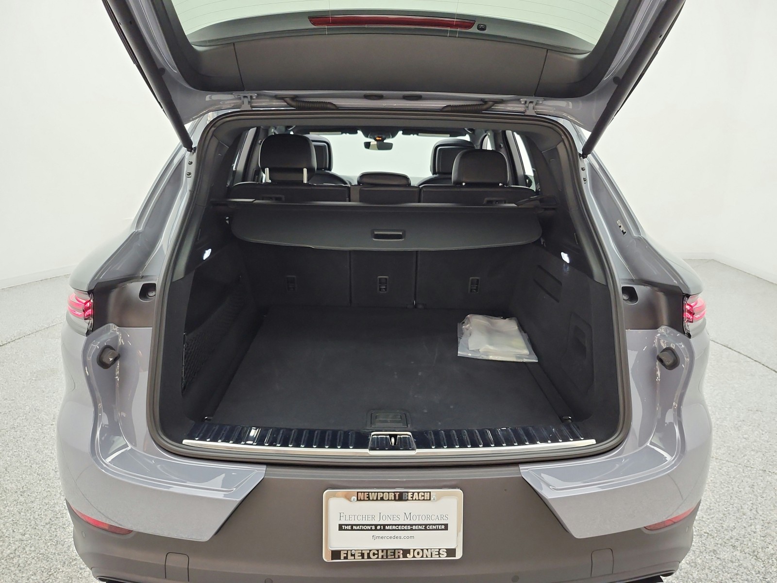 Used 2024 Arctic Grey Porsche S AWD image 18