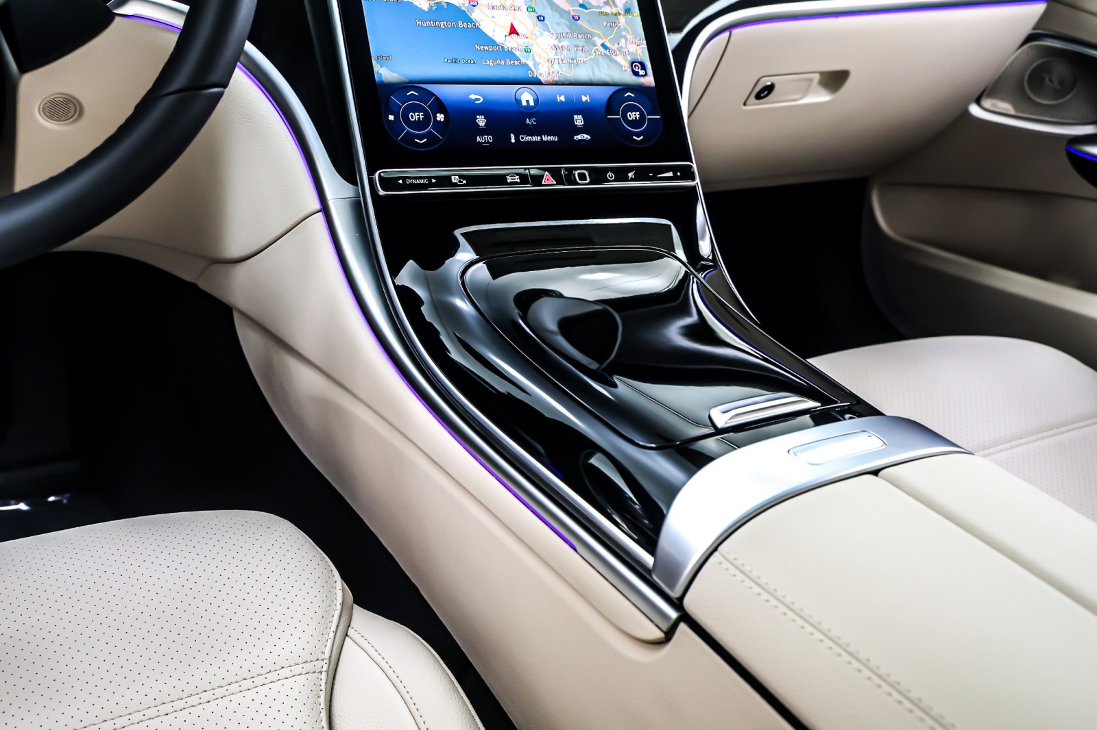 New 2026 MANUFAKTUR Patagonia Red Metallic Mercedes-Benz C 300 image 6