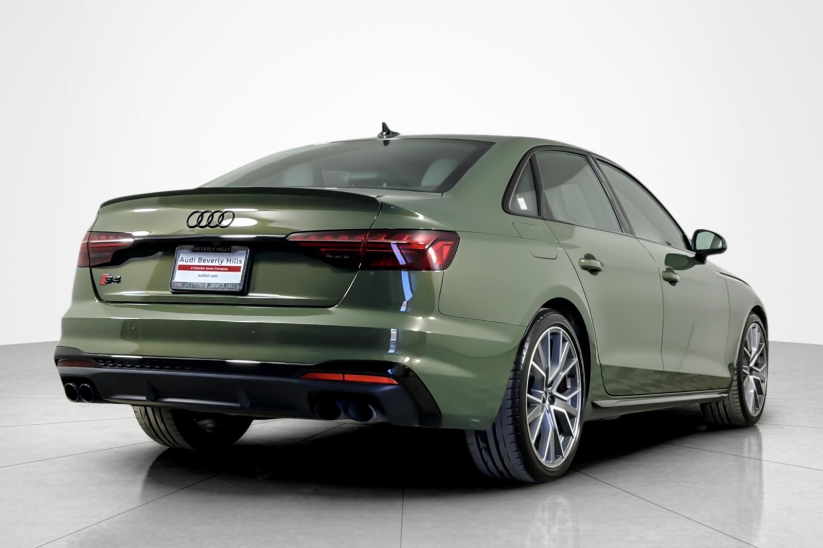 Used 2023 District Green Metallic Audi Premium Plus 3.0 TFSI quattro image 5