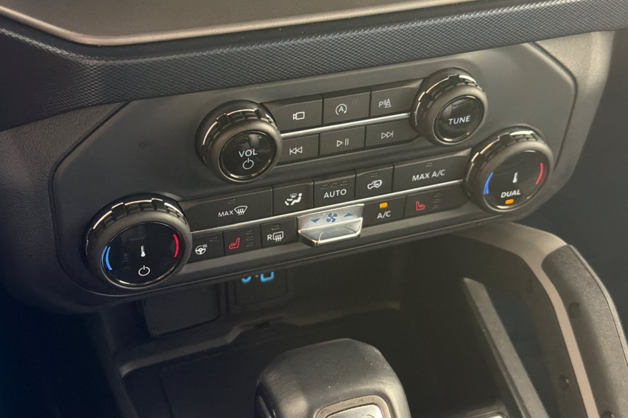 Used 2022 CACTUS GREY Ford Outer Banks image 18