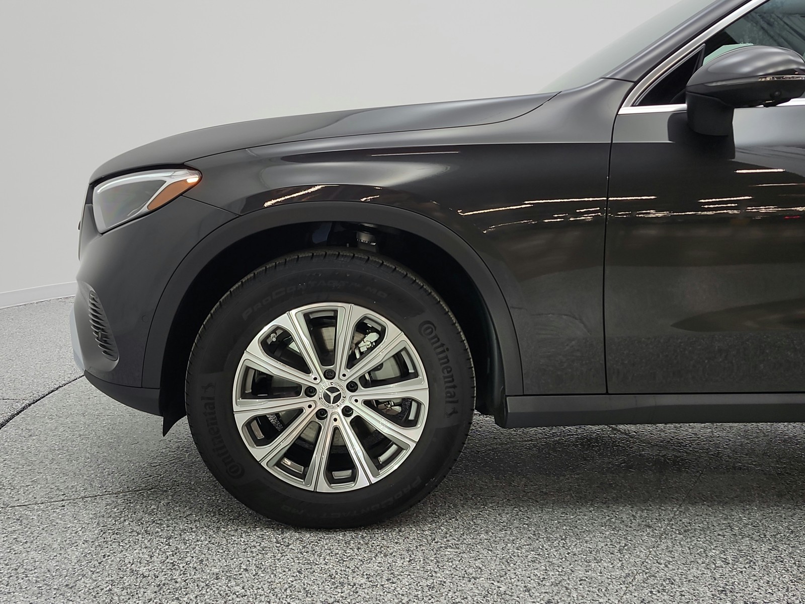 New 2025 Graphite Grey Metallic Mercedes-Benz GLC 300 image 13