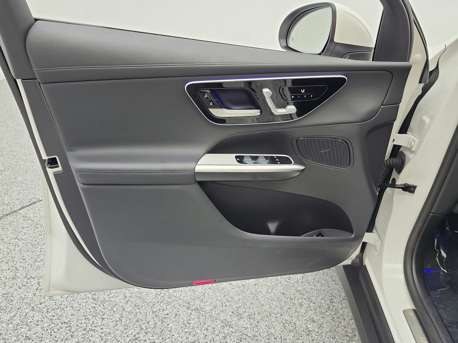 Used 2024 Polar White Mercedes-Benz GLC 300 SUV image 14