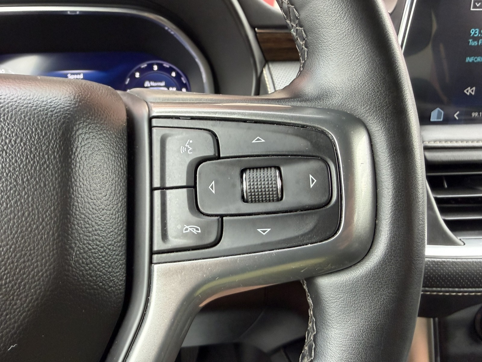 2023 Chevrolet Suburban - $41,977