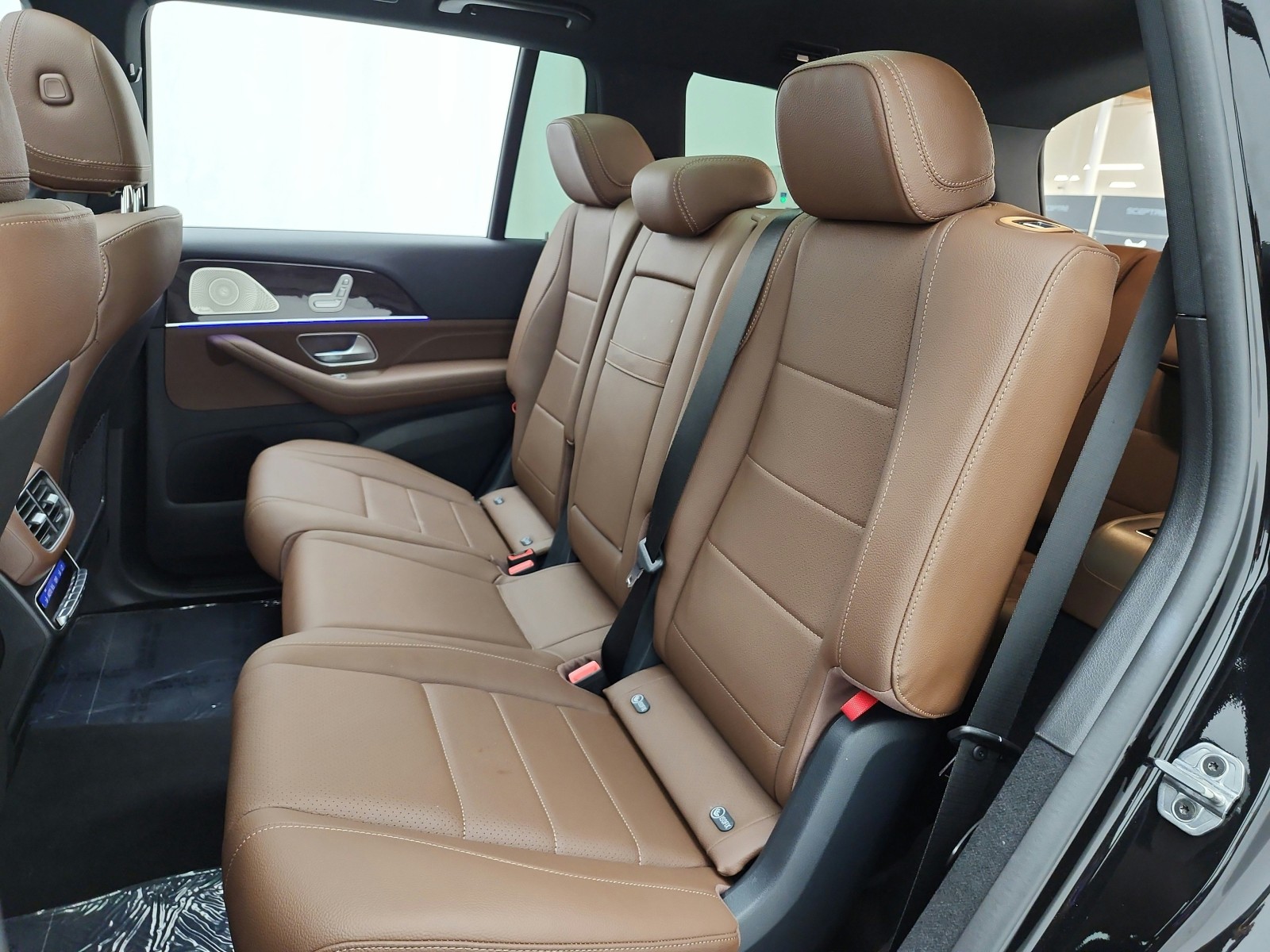Certified Used 2026 Obsidian Black Metallic Mercedes-Benz GLS 450 4MATIC® SUV image 15