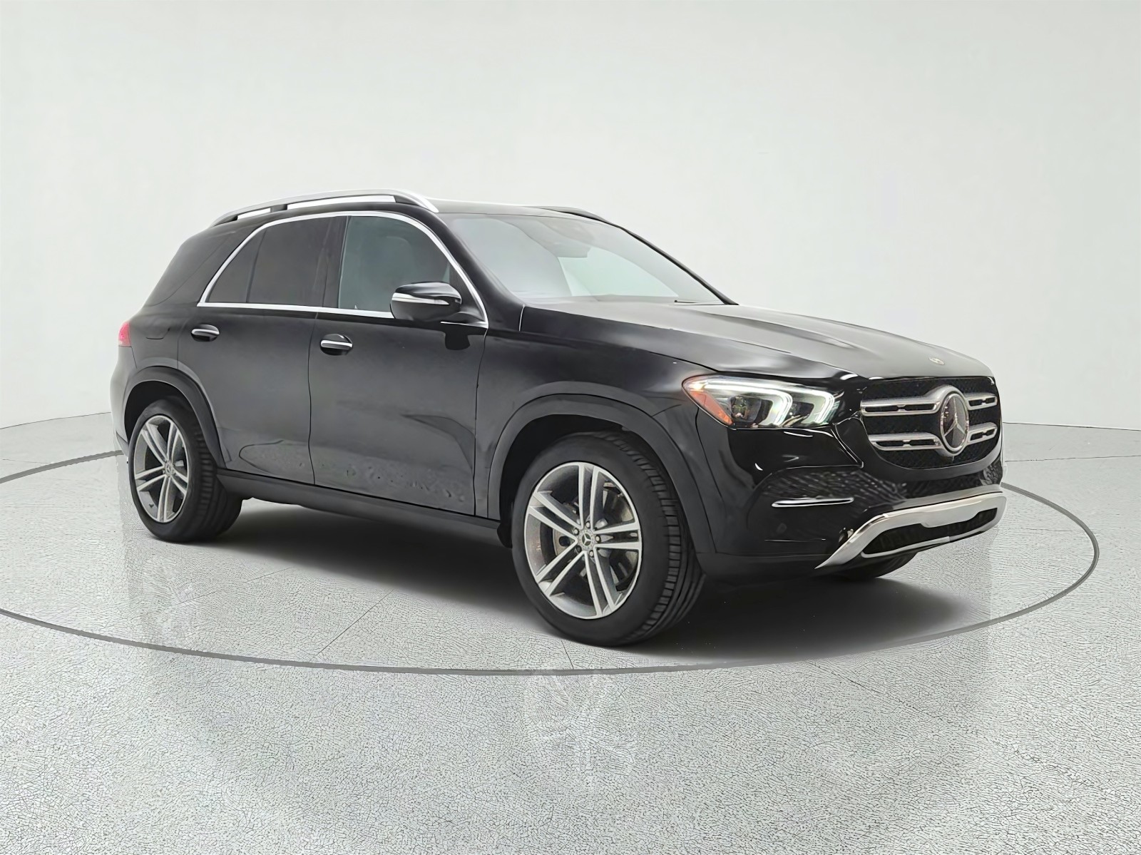 Used 2022 Black Mercedes-Benz GLE 450 4MATIC® SUV image 3