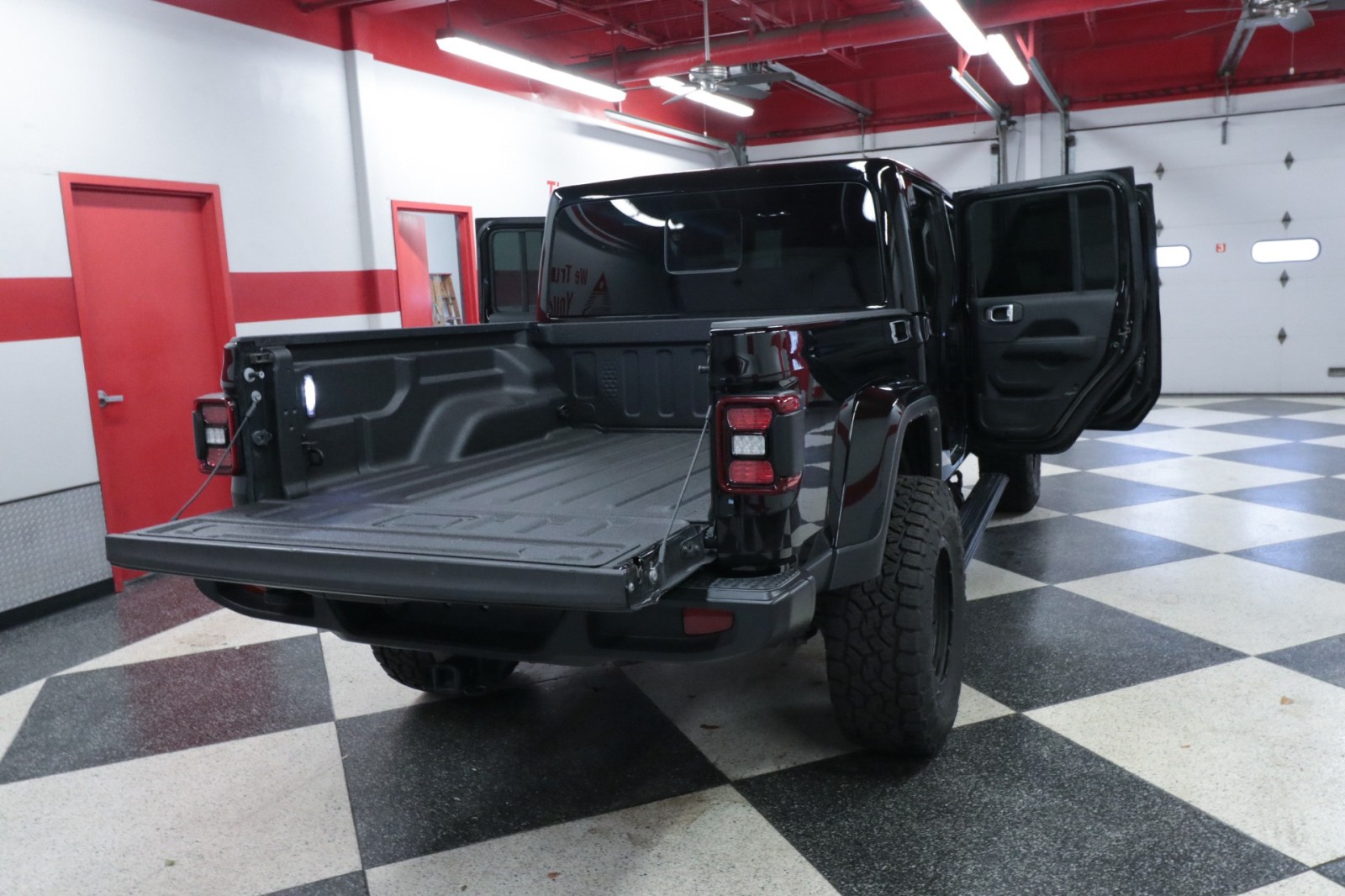 Used Car 2022 Jeep Gladiator  Overland For Sale Under $35,000 In Austin, Texas
