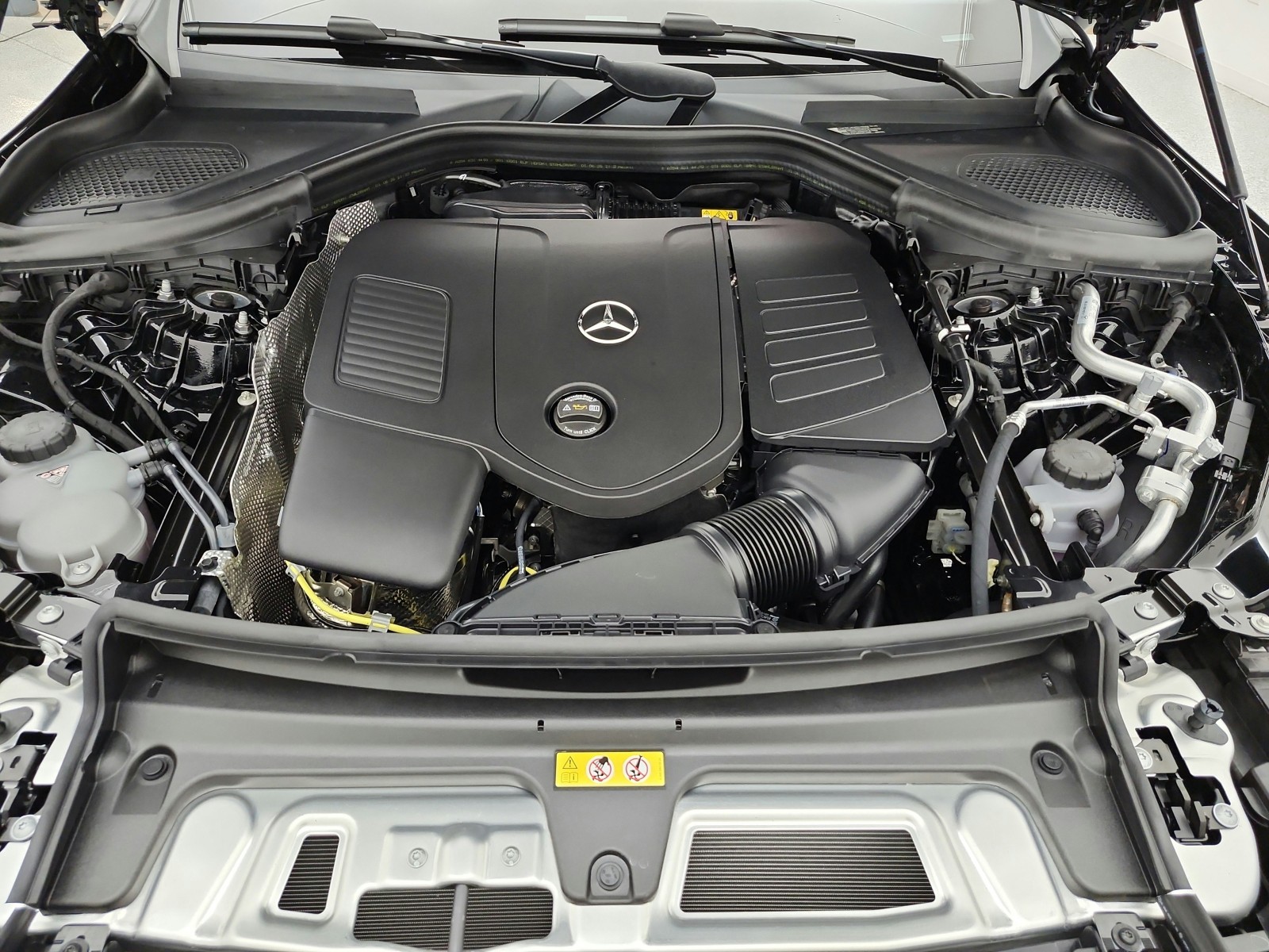 New 2027 Black Mercedes-Benz GLC 300 SUV image 12