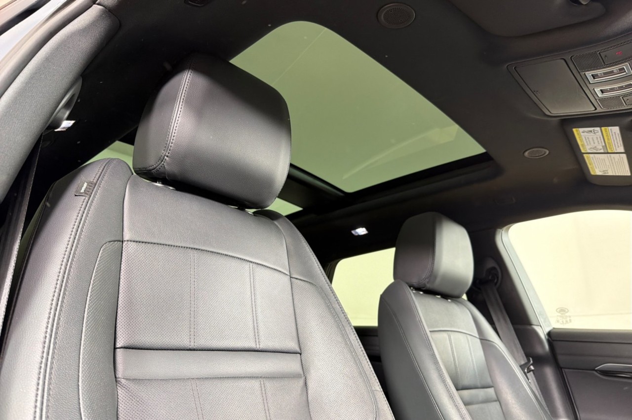 Used 2022 METALLIC GREEN Land Rover R-Dynamic SE image 15