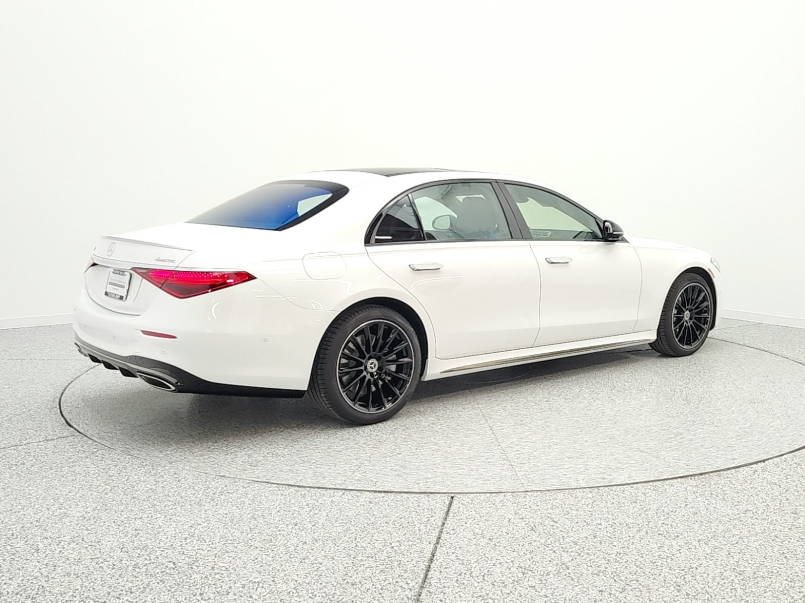 New 2026 MANUFAKTUR Moonlight White Metallic Mercedes-Benz S 580 image 5