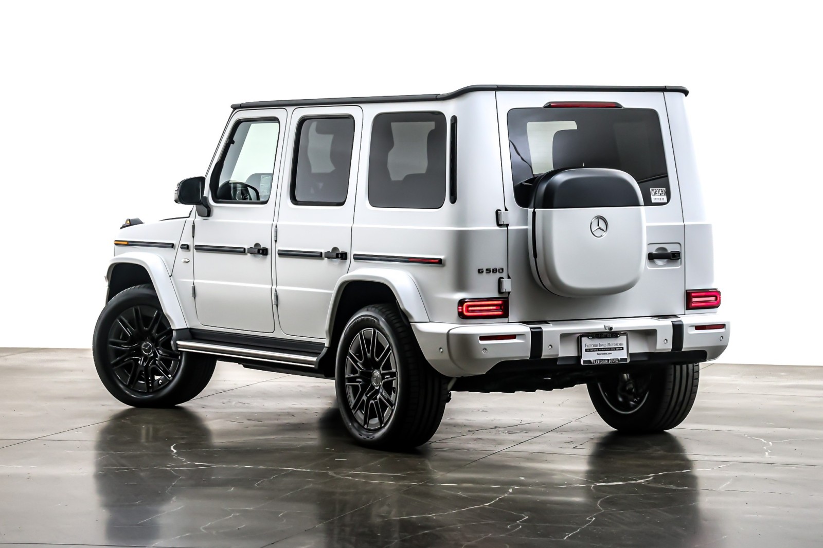 New 2025 MANUFAKTUR Moonlight White Magno Mercedes-Benz G 580e image 12