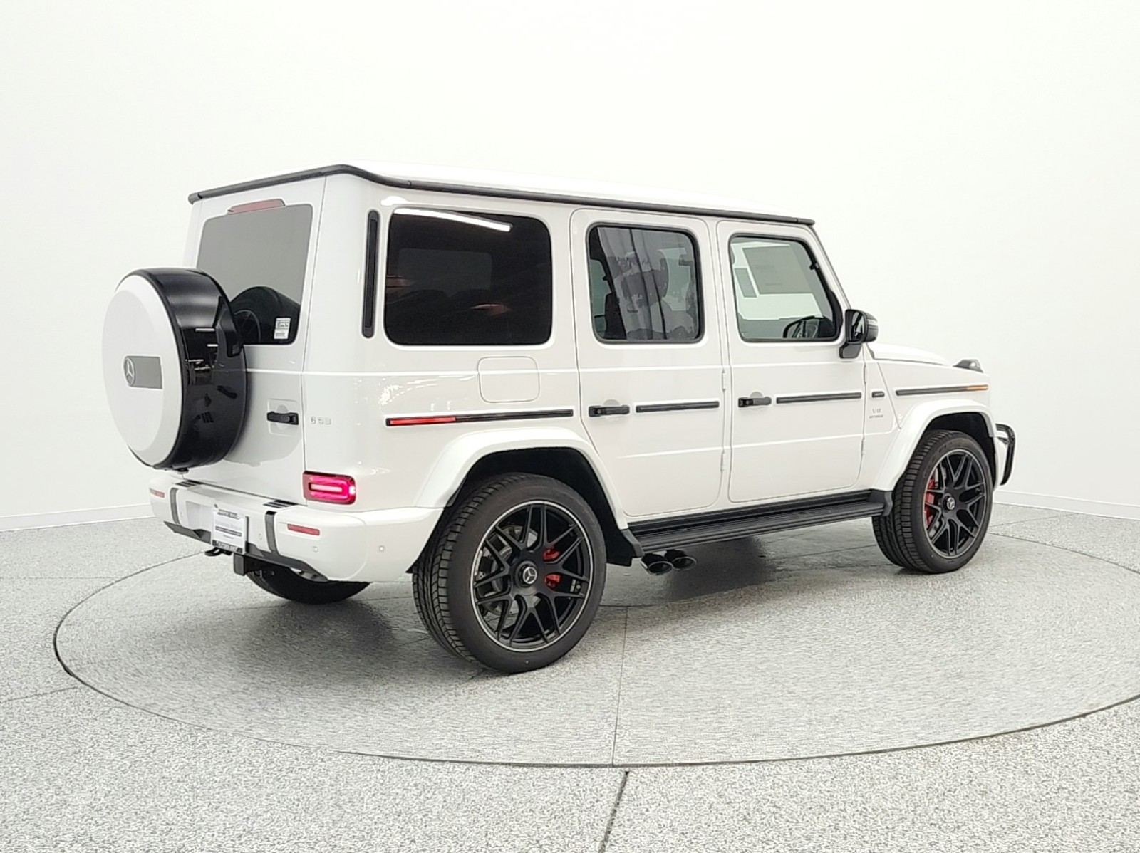 New 2026 MANUFAKTUR Moonlight White Metallic Mercedes-Benz AMG® G 63 image 5