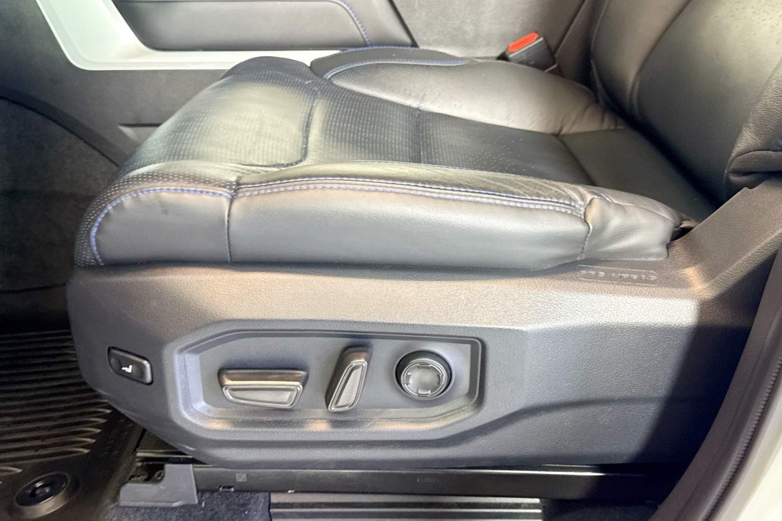 Used 2025 WHITE Toyota Platinum image 18