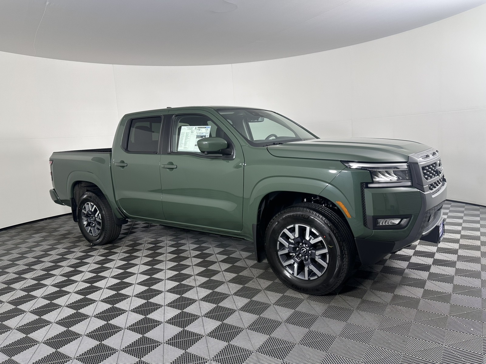 2025 Nissan Frontier SL