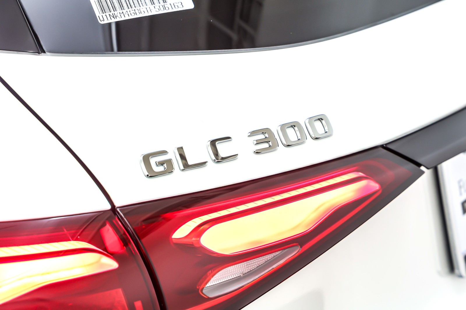 New 2026 Polar White Mercedes-Benz GLC 300 image 9
