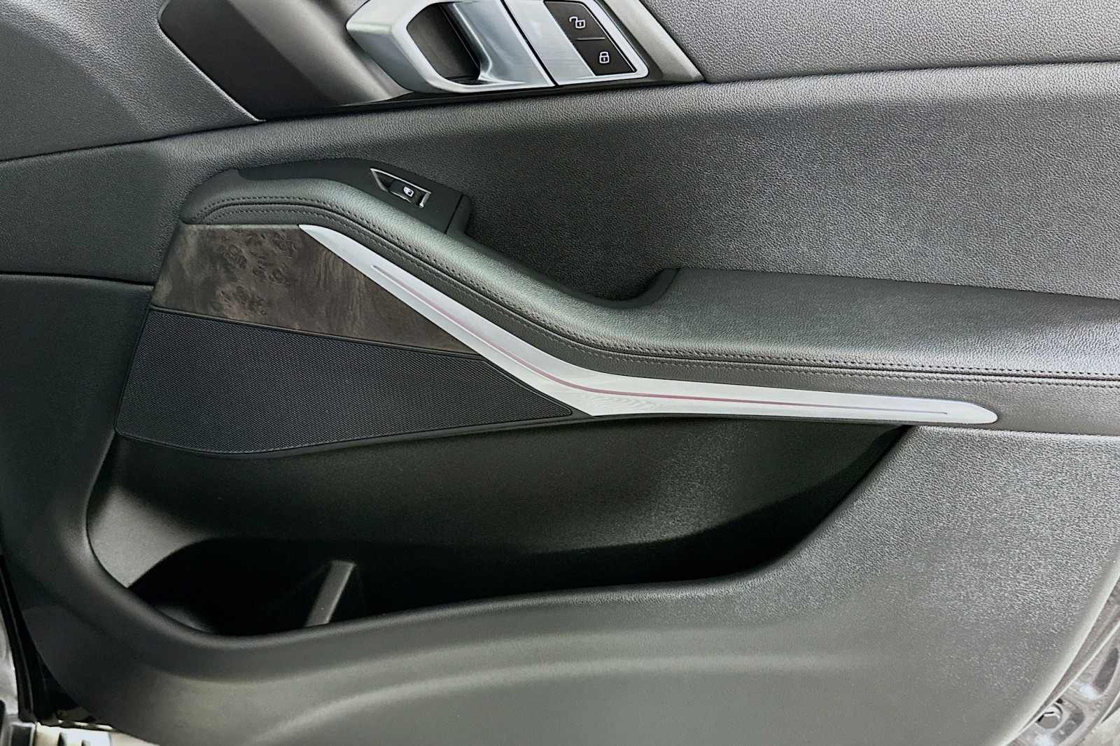 Used 2022 Dark Graphite Metallic BMW xDrive40i image 23