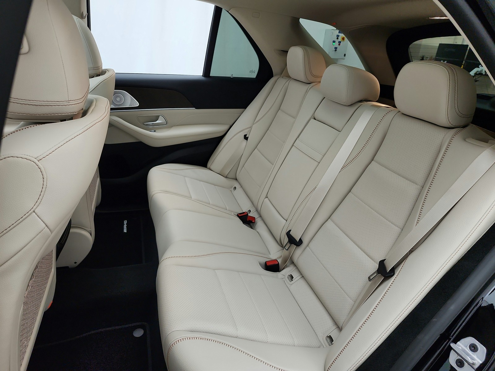New 2027 Black Mercedes-Benz GLE 450 4MATIC® SUV image 11