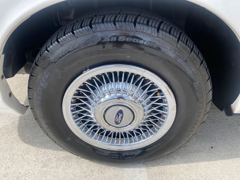 1995 Ford Crown Victoria LOW MILES 43,331 in , 