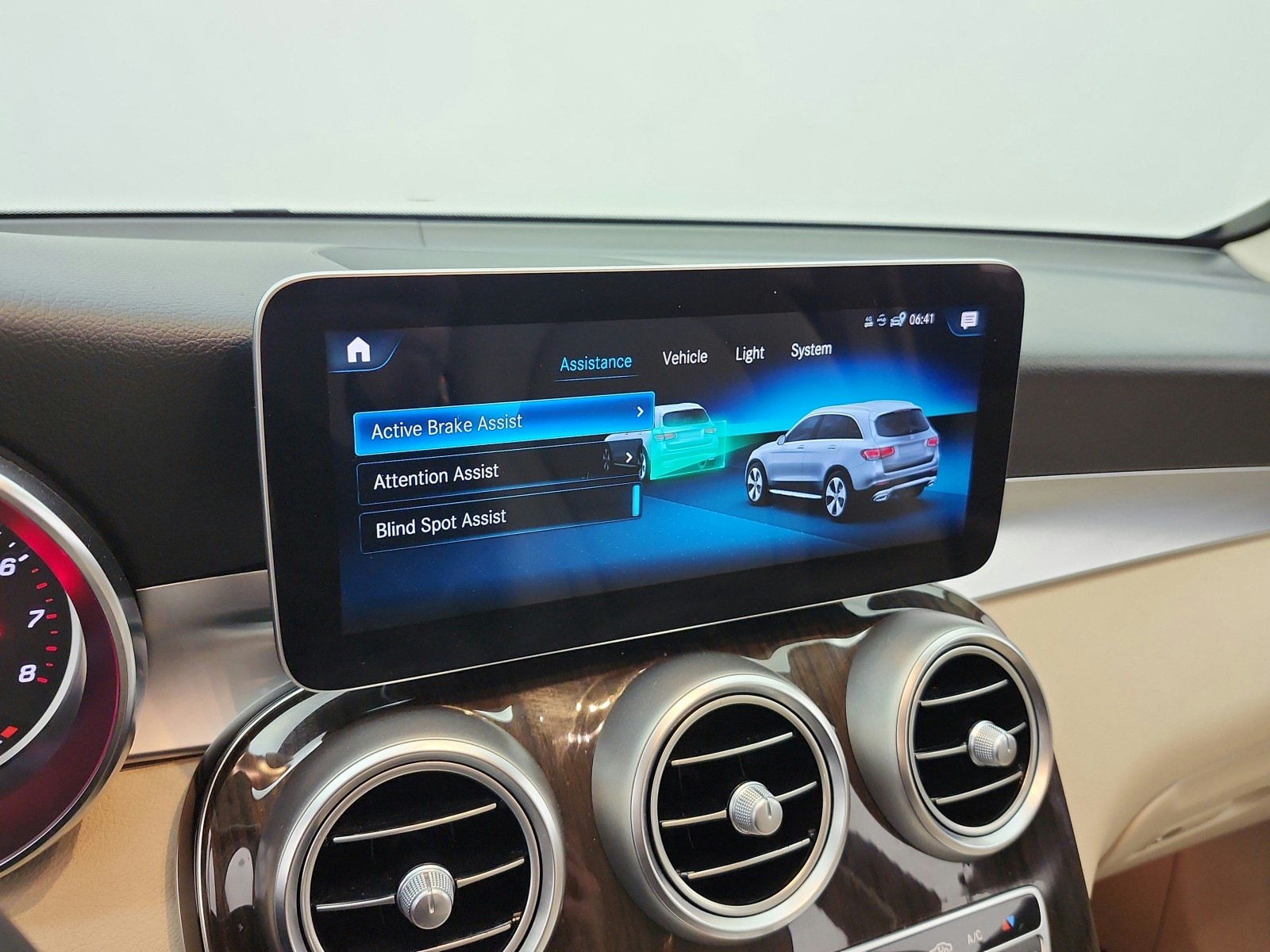 Used 2020 Polar White Mercedes-Benz GLC 300 4MATIC® SUV image 13