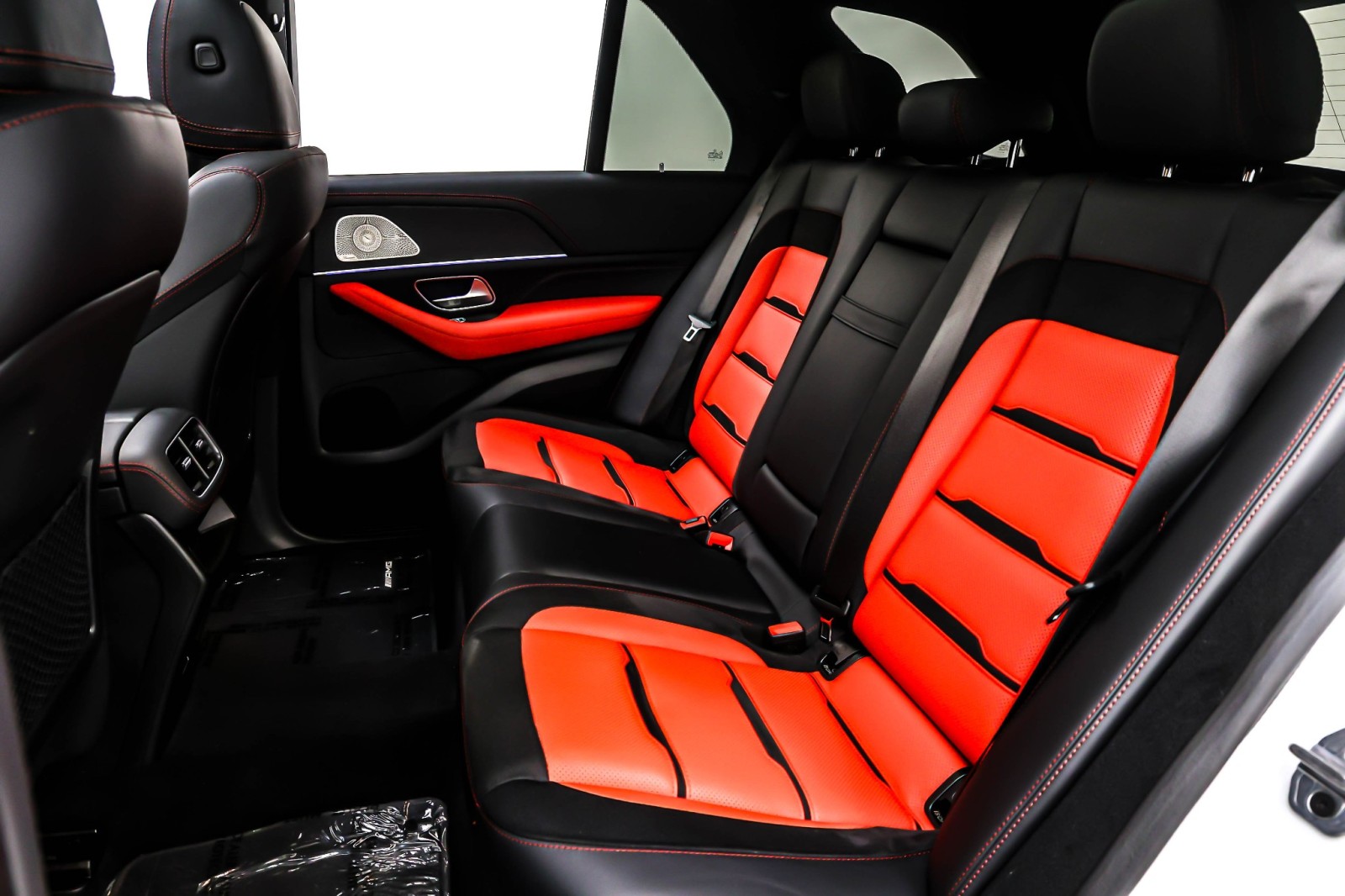 Used 2025 MANUFAKTUR Moonlight White Metal Mercedes-Benz AMG® GLE 53 image 8