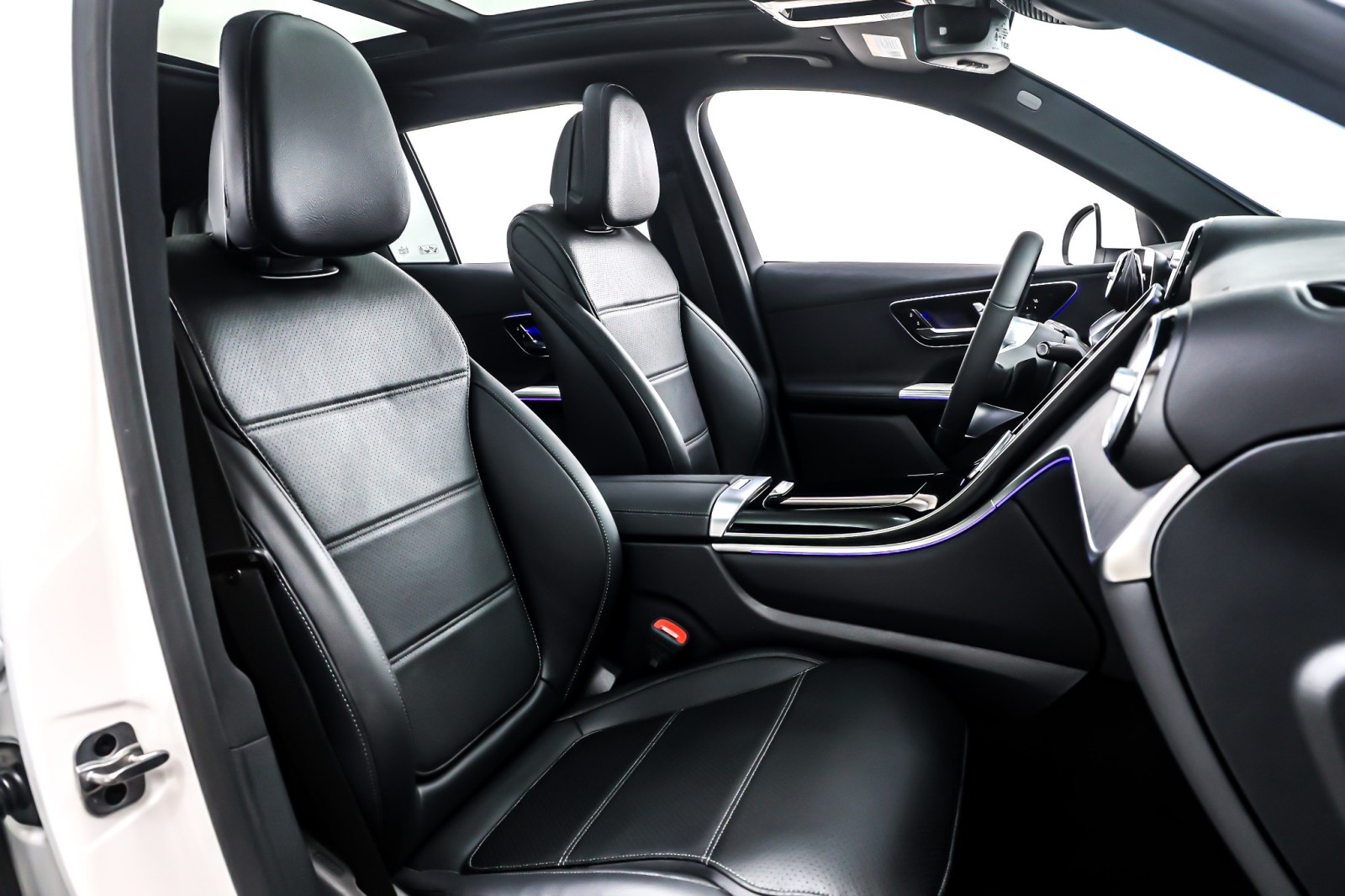 New 2026 Polar White Mercedes-Benz GLC 300 image 7