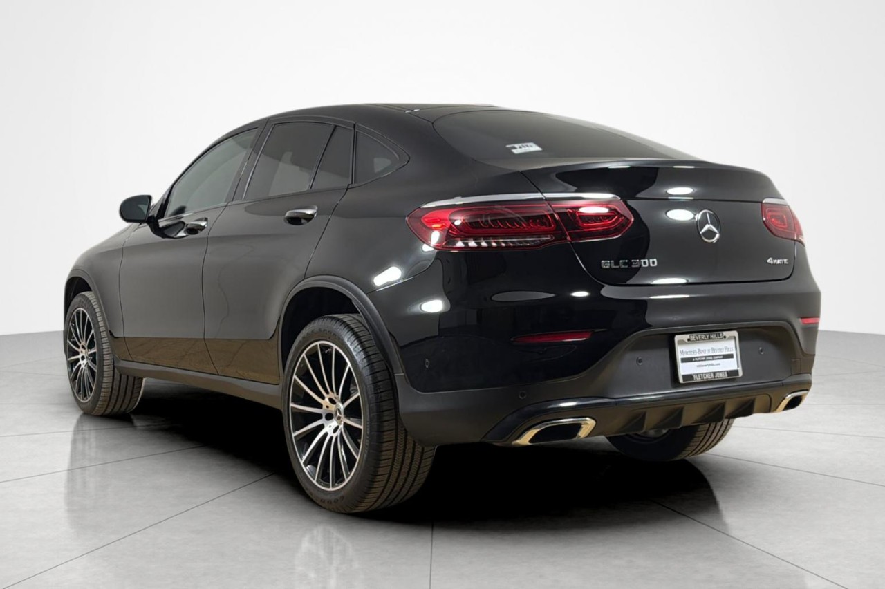 Used 2022 Black Mercedes-Benz GLC 300 image 3