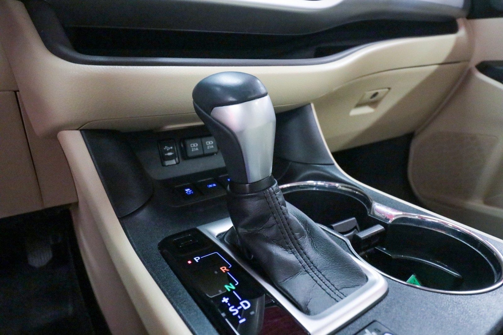 Used Car 2019 Toyota Highlander  Xle For Sale Under $30,000 In Austin, Texas