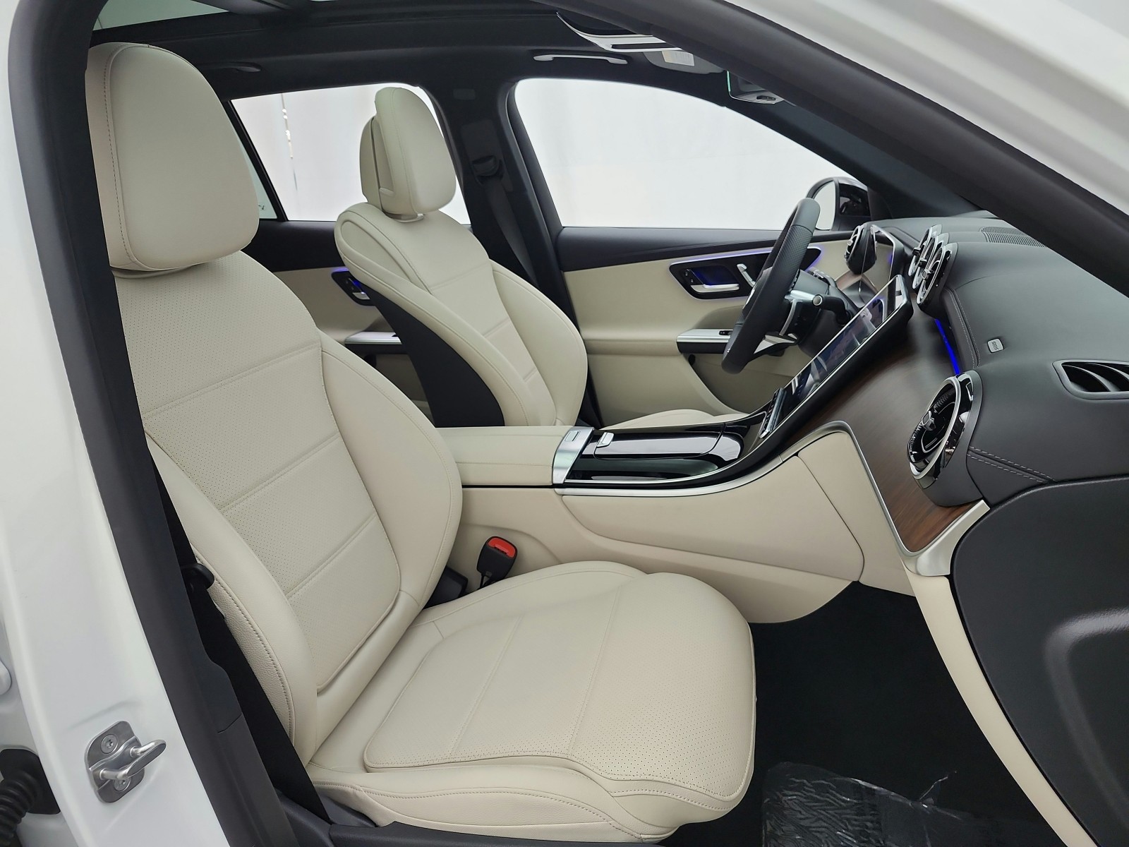 New 2027 Polar White Mercedes-Benz GLC 300 SUV image 14