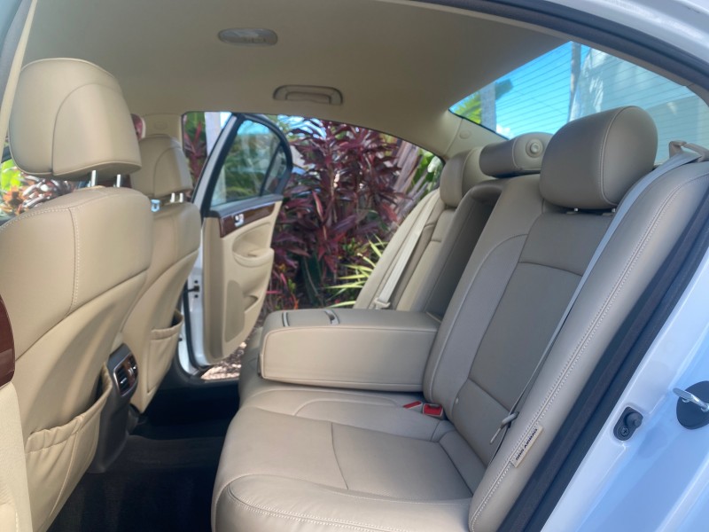 2013 Hyundai Genesis 3.8L LOW MILES 33,576 in , 