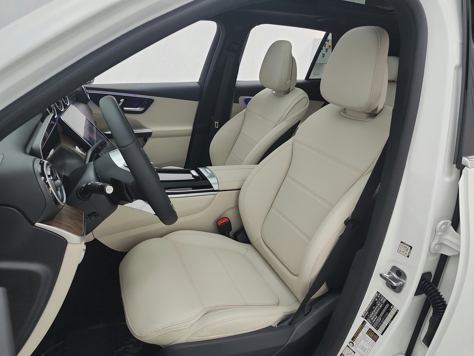 New 2026 Polar White Mercedes-Benz GLC 300 image 10