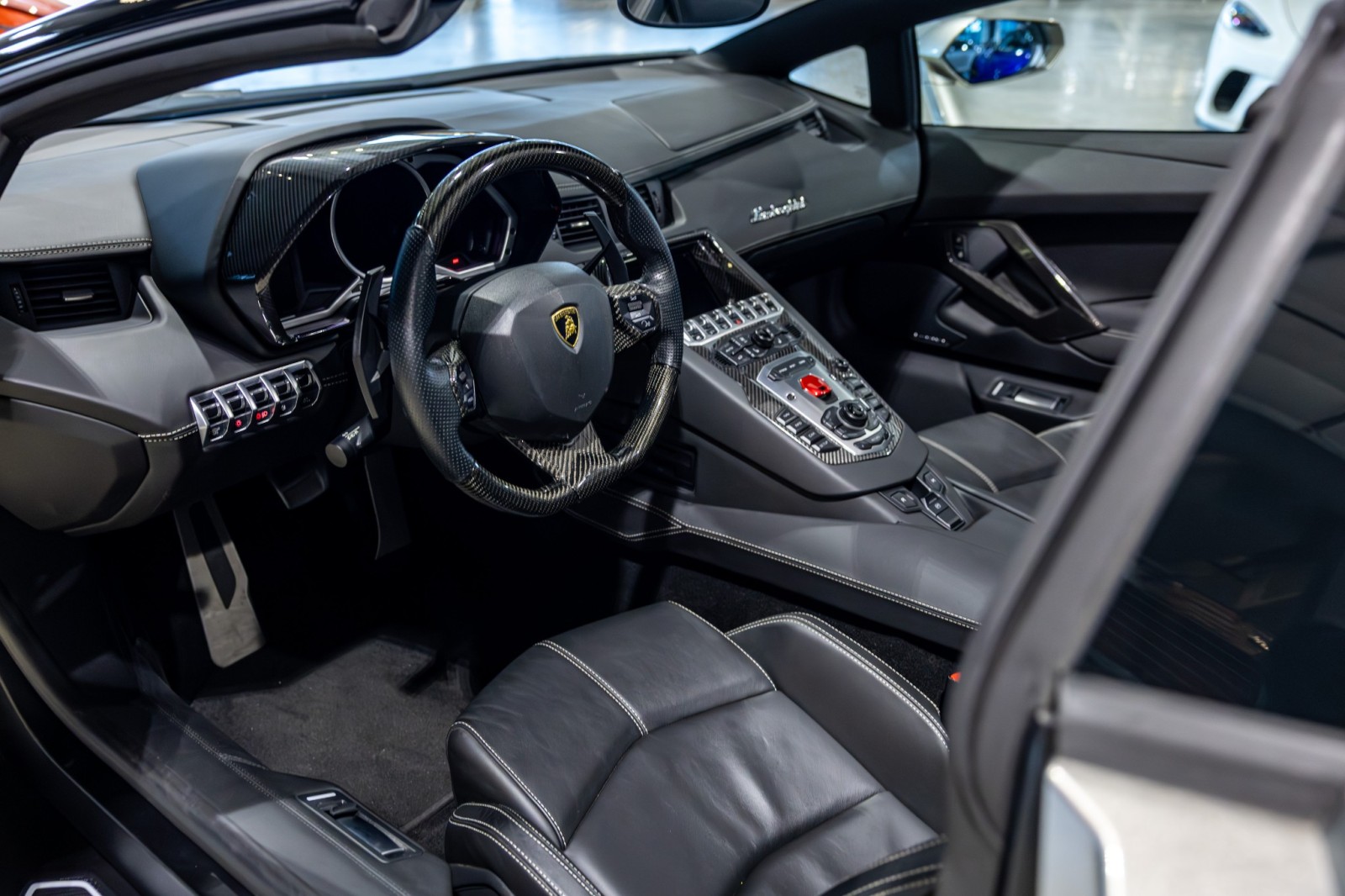 Used Car 2014 Lamborghini Aventador  Roadster - Grigio Antares Metallic - Transparent Engine Bonnet - Sensonum Sound System For Sale Under $440,000 In Boerne, Texas