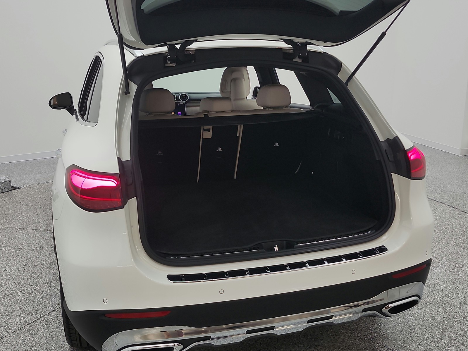 Certified Used 2025 Polar White Mercedes-Benz GLC 300 SUV image 22