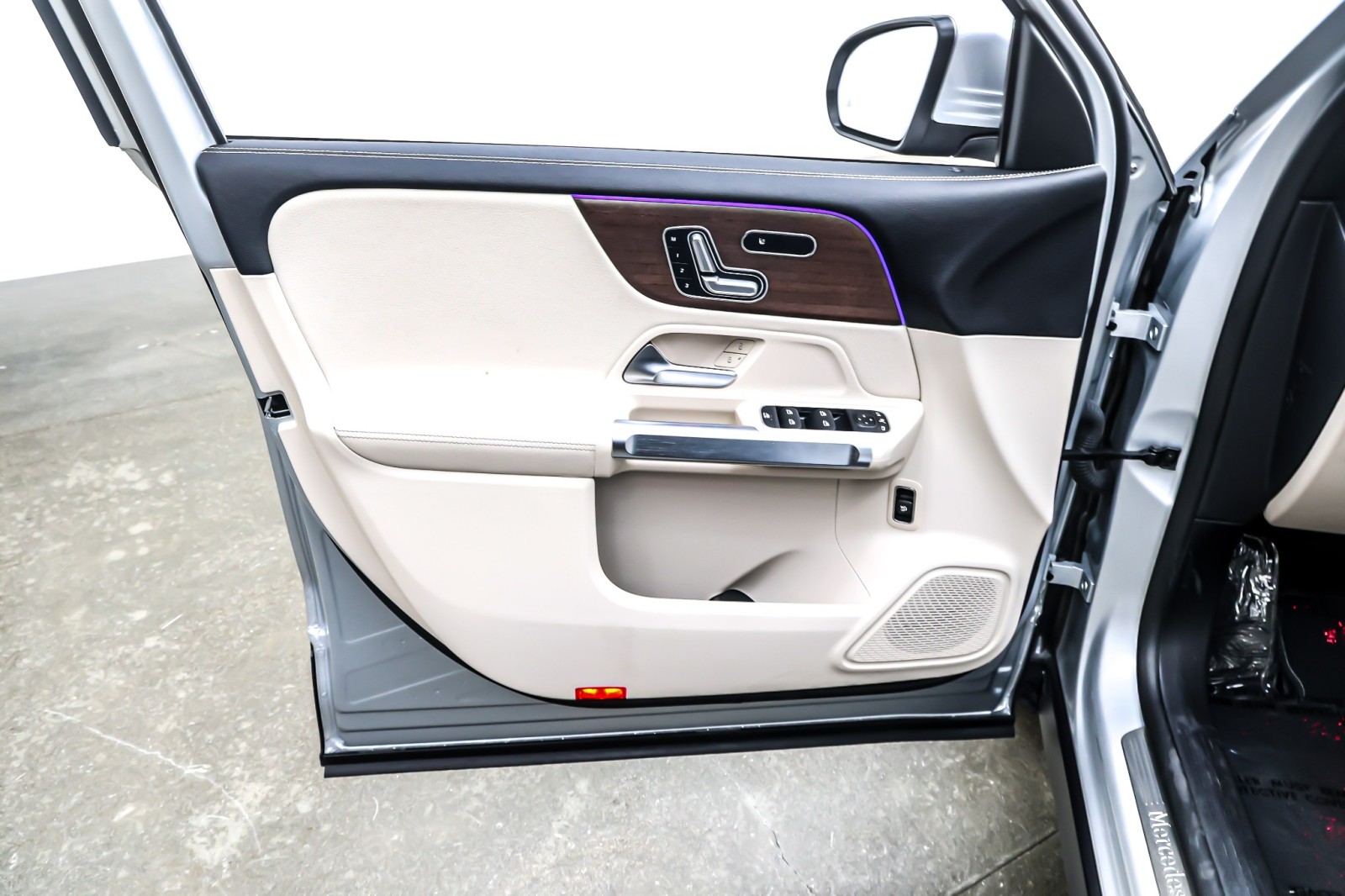 Used 2022 Iridium Silver Metallic Mercedes-Benz GLB 250 SUV image 22