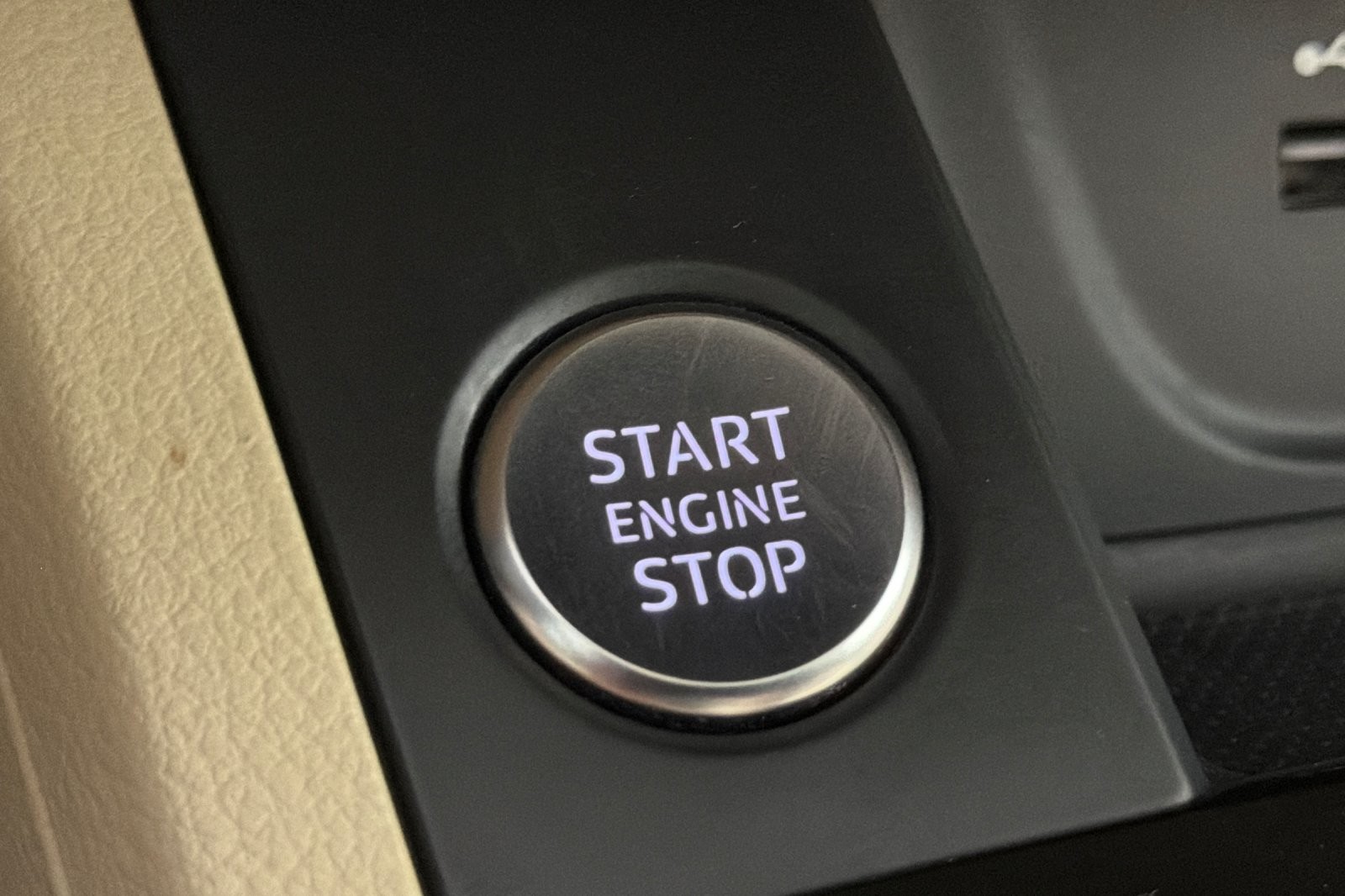 Used 2022 Ibis White Audi Premium 40 TFSI quattro image 20