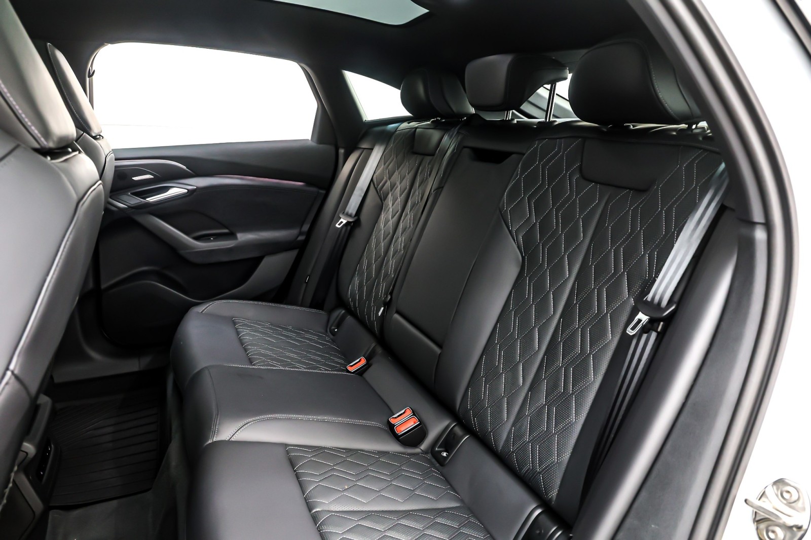 Used 2025 Glacier White Metallic Audi Premium Plus quattro image 9