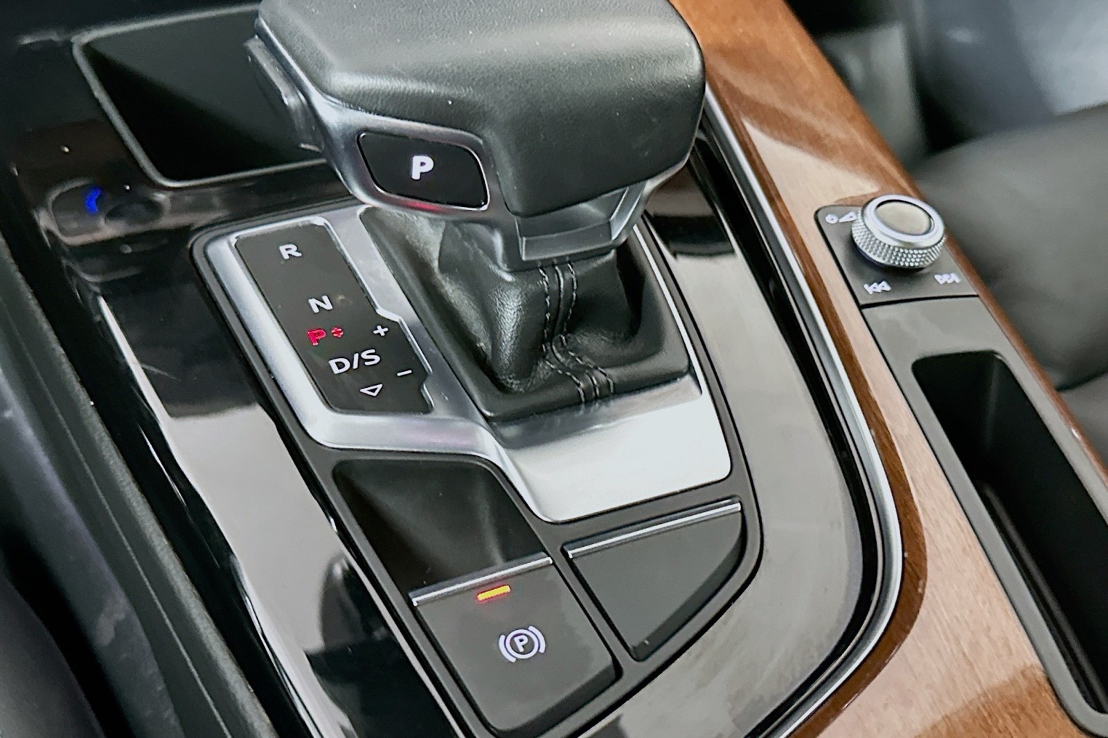 Used 2023 Manhattan Gray Metallic Audi Premium image 7