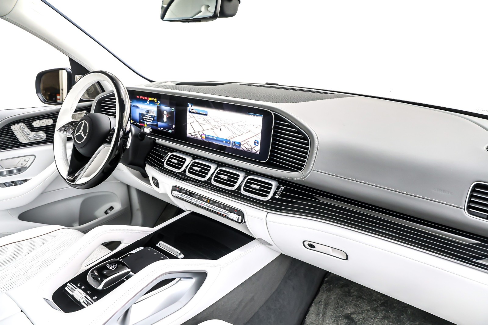 New 2026 Selenite Grey Metallic Mercedes-Benz Maybach GLS 600 image 5