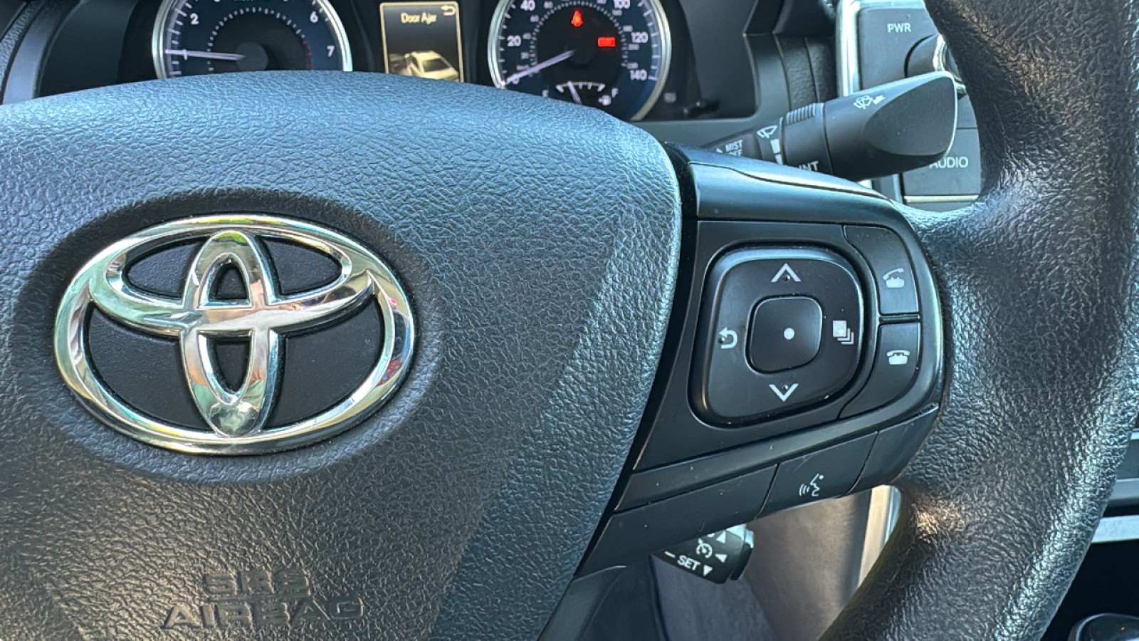 2016 Toyota Camry XLE 30