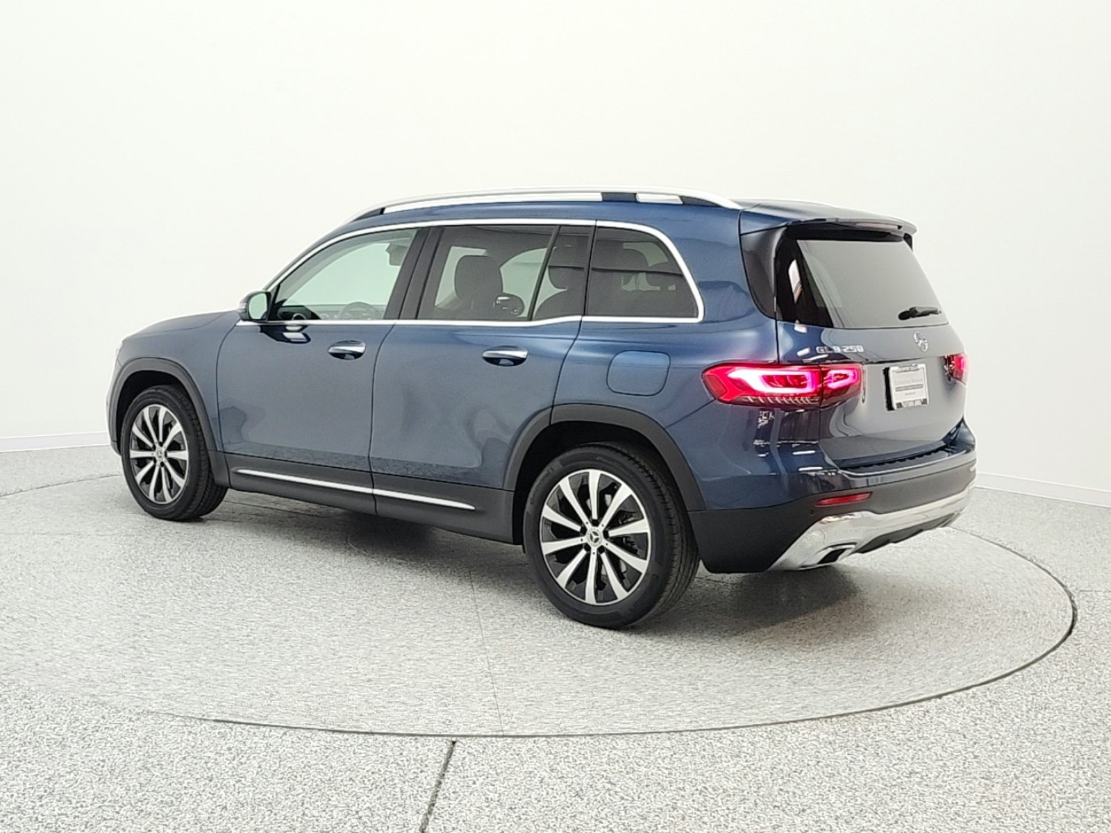 Used 2022 Denim Blue Metallic Mercedes-Benz GLB 250 SUV image 7