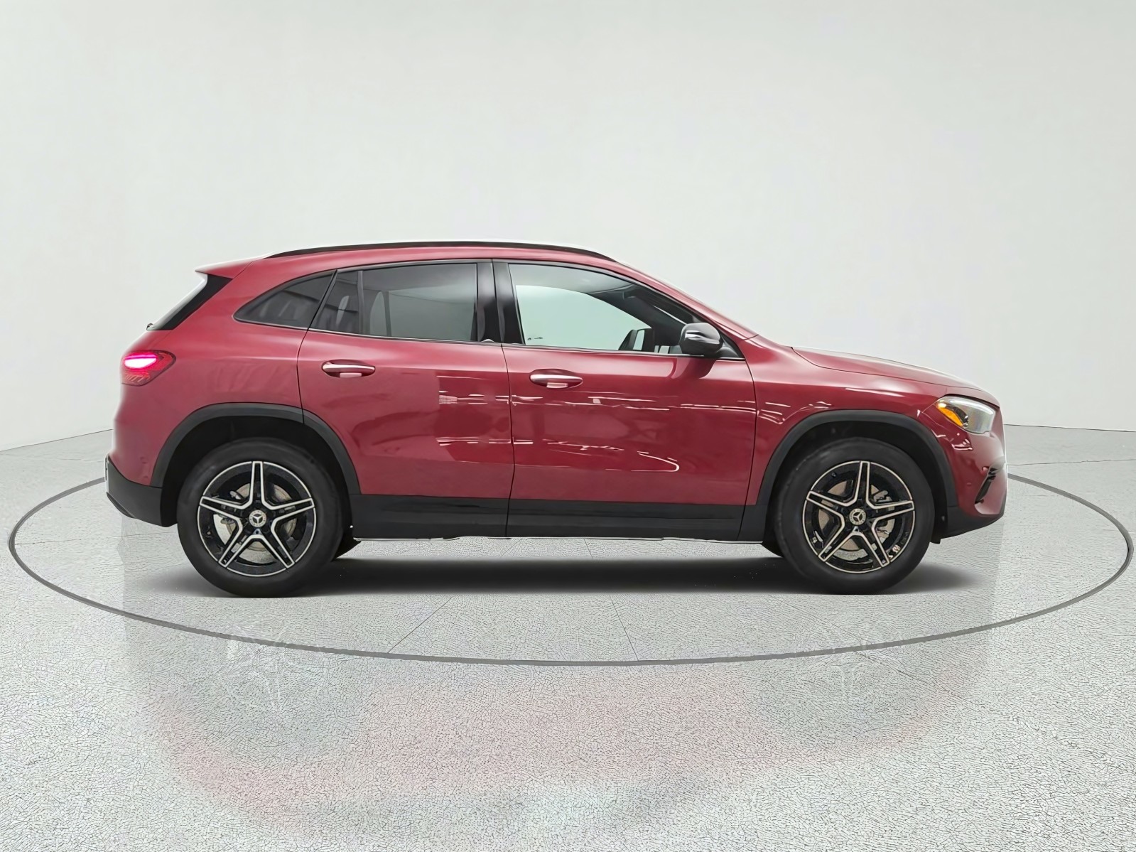 New 2026 MANUFAKTUR Patagonia Red Metallic Mercedes-Benz GLA 250 SUV image 4