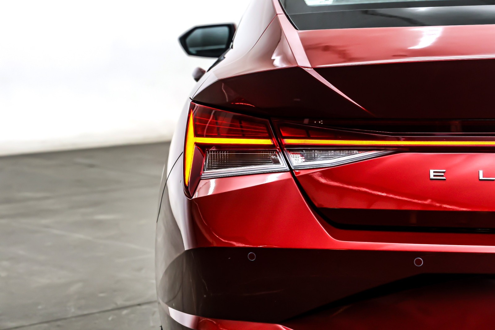 Used 2023 Ultimate Red Hyundai Limited image 15