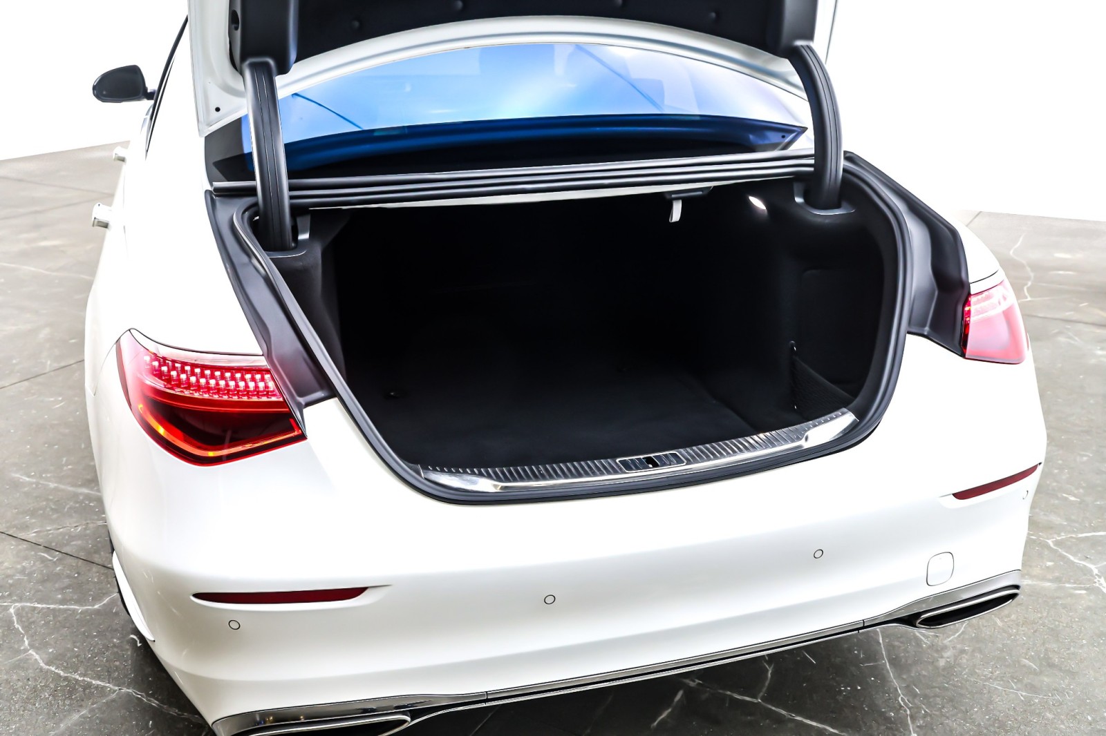 Certified Used 2022 MANUFAKTUR Diamond White Mercedes-Benz S 580 4MATIC® Sedan image 25