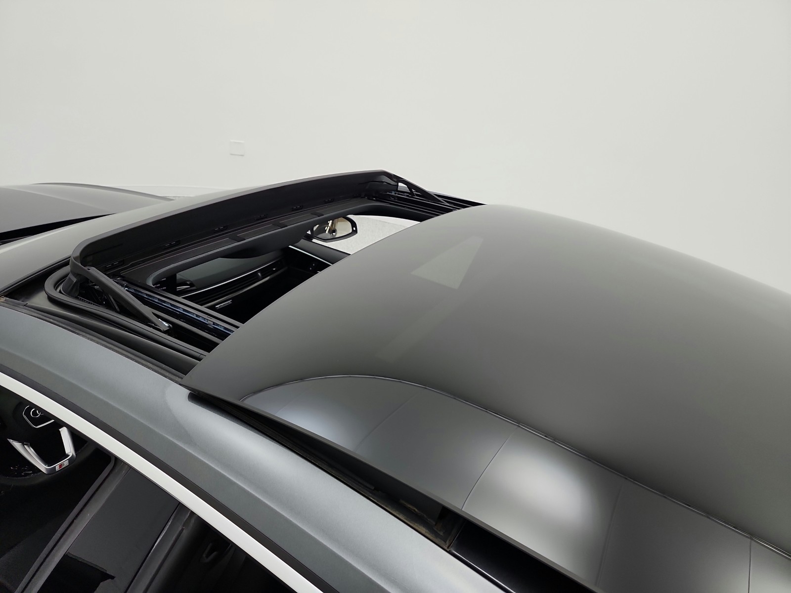 Used 2023 Daytona Gray Pearl Effect Audi Premium Plus 3.0 TFSI quattro image 11