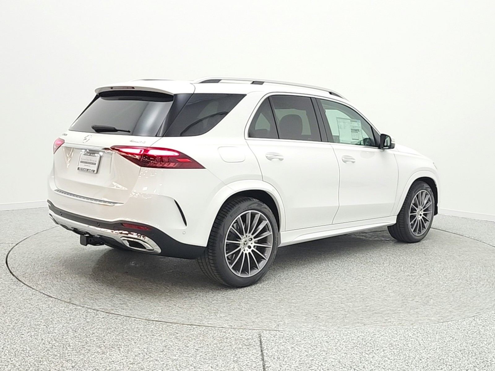 New 2026 MANUFAKTUR Moonlight White Metallic Mercedes-Benz GLE 450 image 5