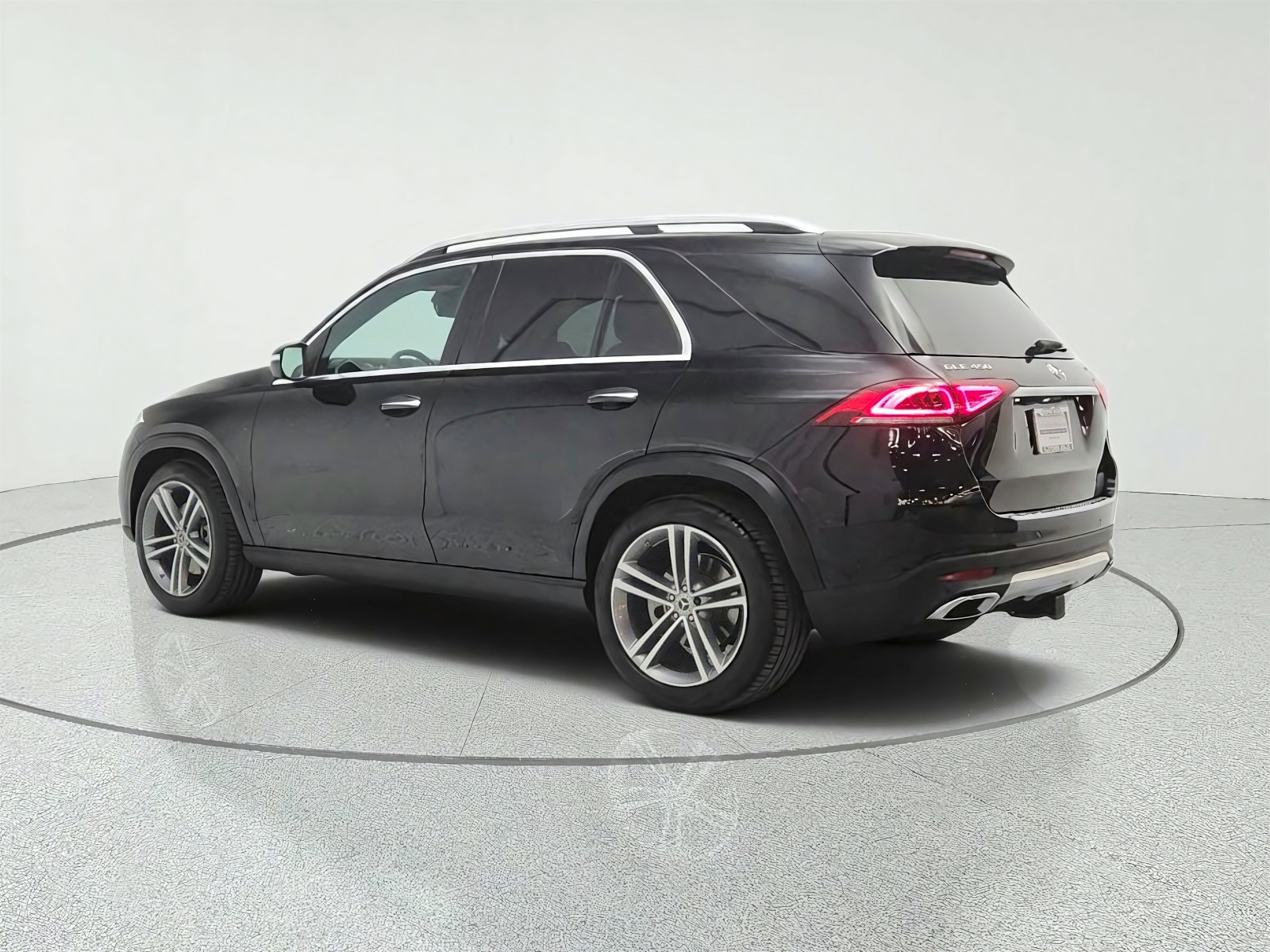 Used 2022 Black Mercedes-Benz GLE 450 4MATIC® SUV image 7