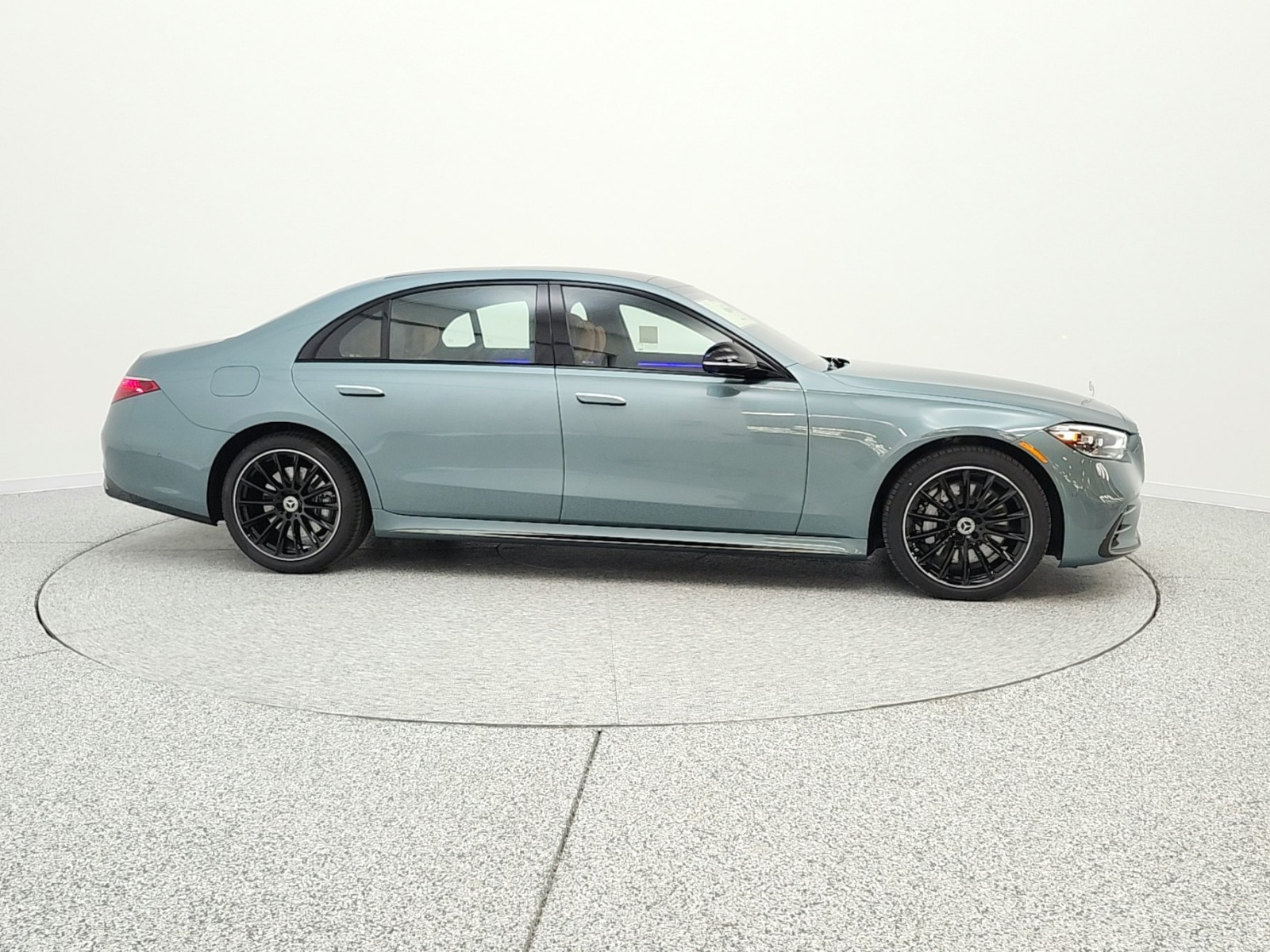 New 2026 Verde Silver Metallic Mercedes-Benz S 500 image 4