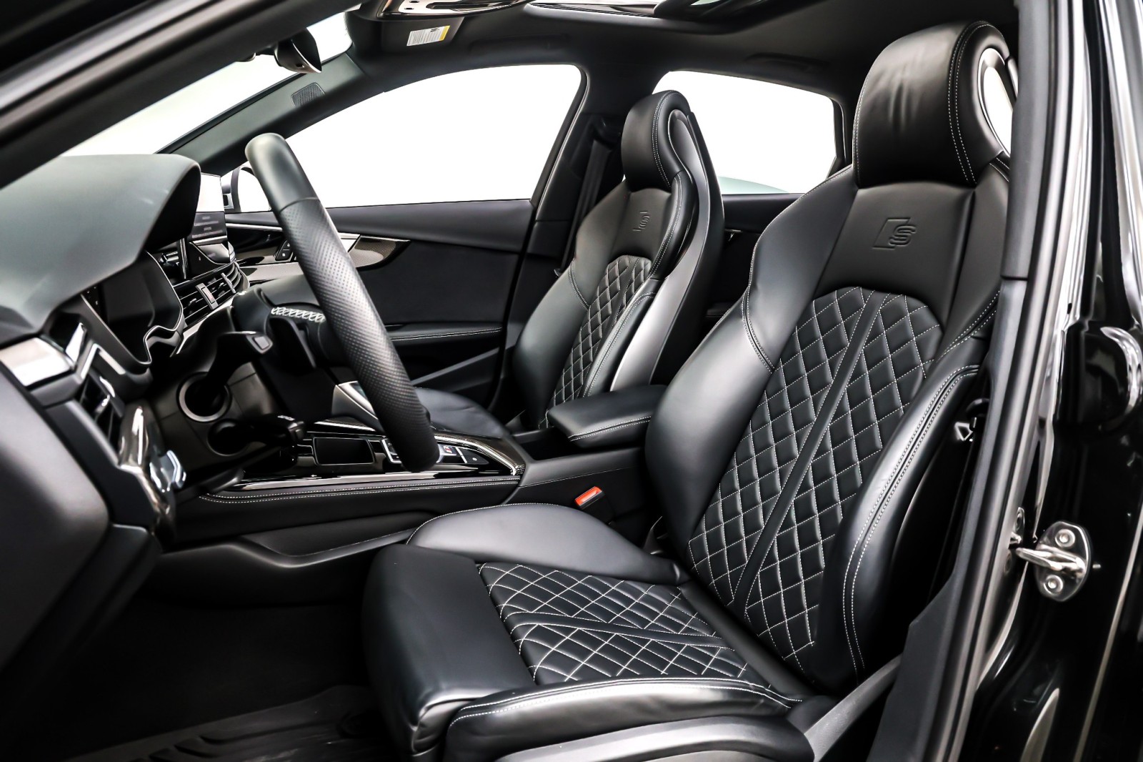 Used 2023 Mythos Black Metallic Audi Premium Plus 3.0 TFSI quattro image 17