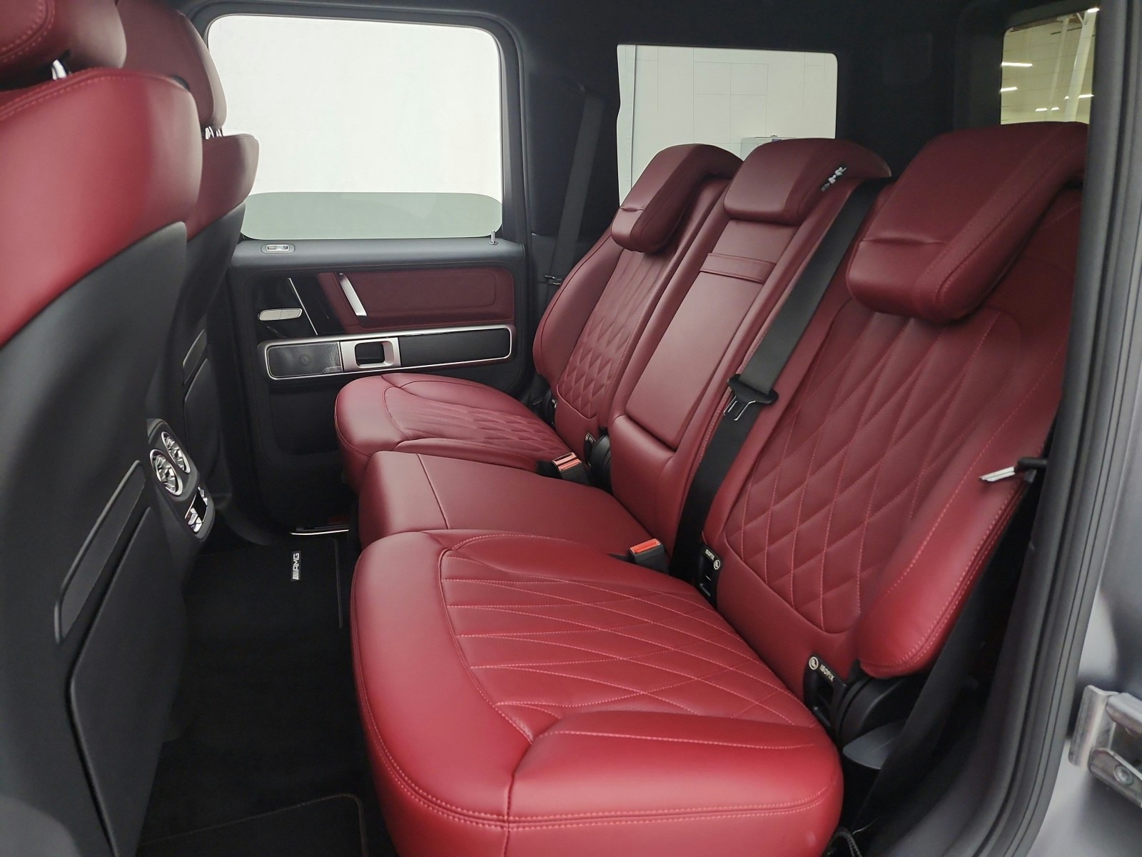 New 2026 MANUFAKTUR Platinum magno Mercedes-Benz G 580e image 9